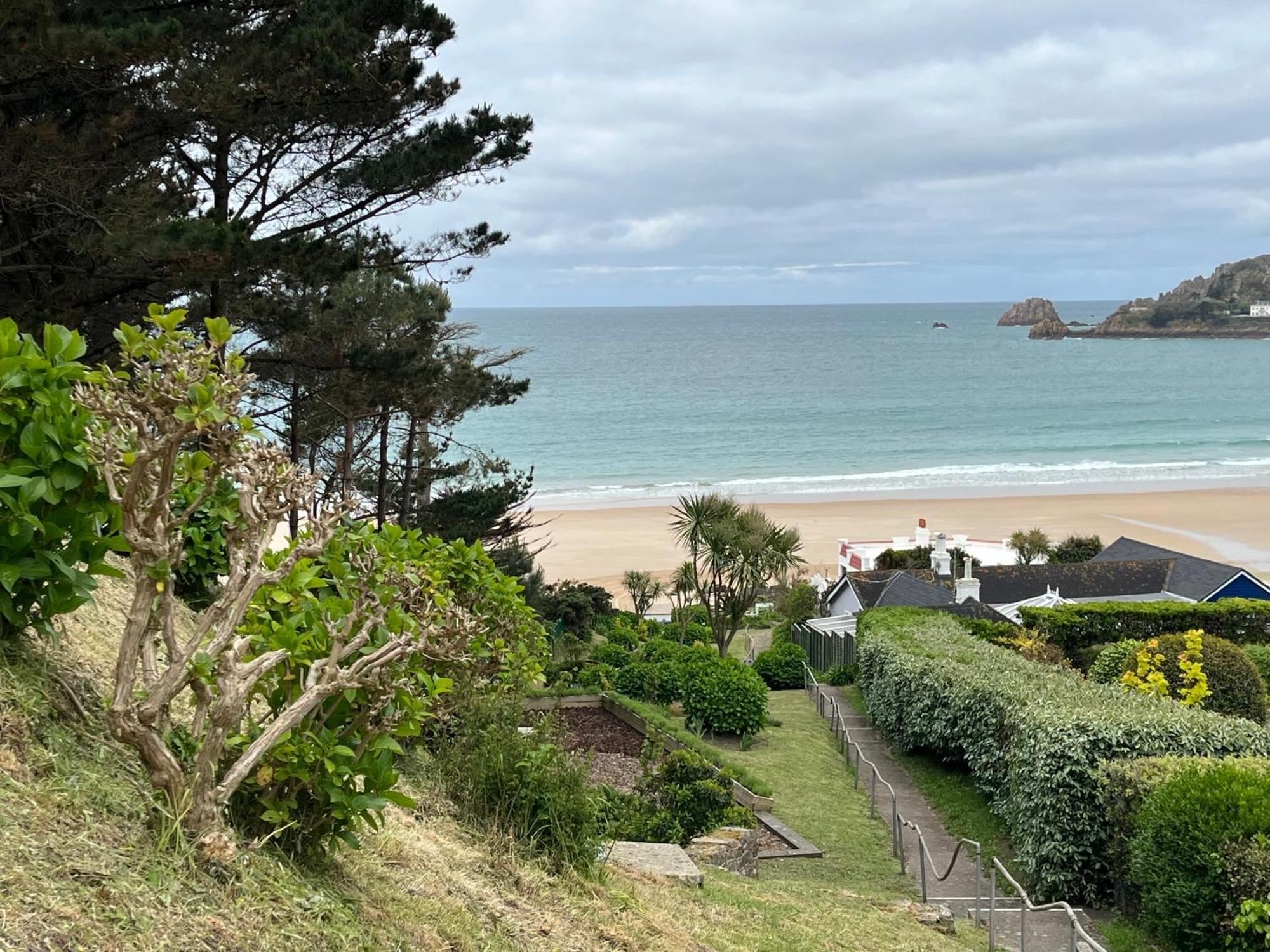 Biarritz Hotel St Brelade Buitenkant foto