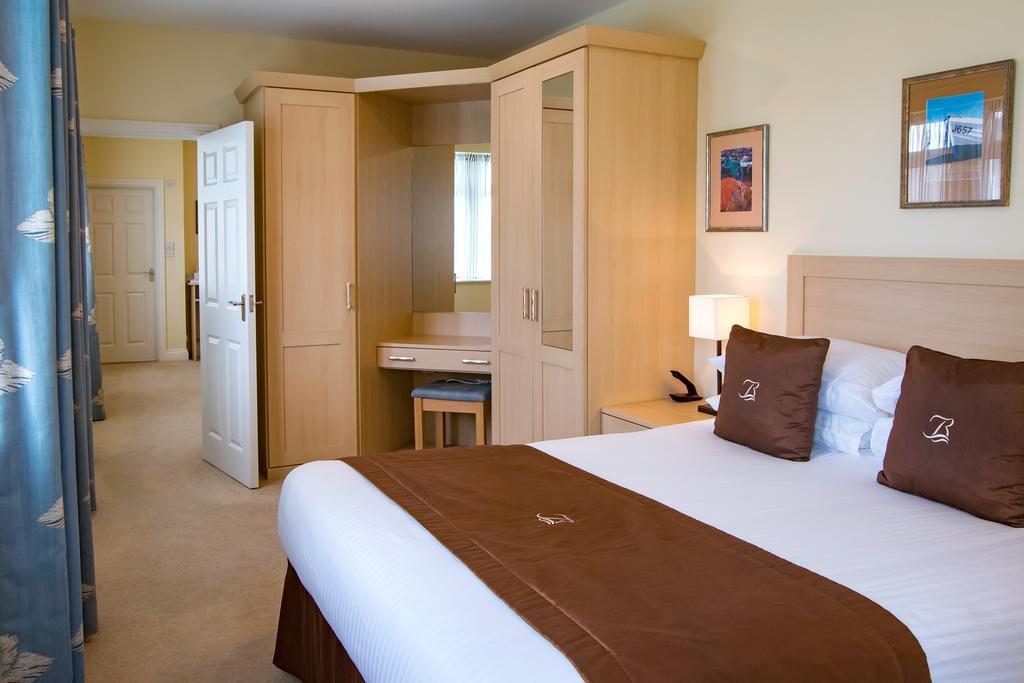 Biarritz Hotel St Brelade Buitenkant foto